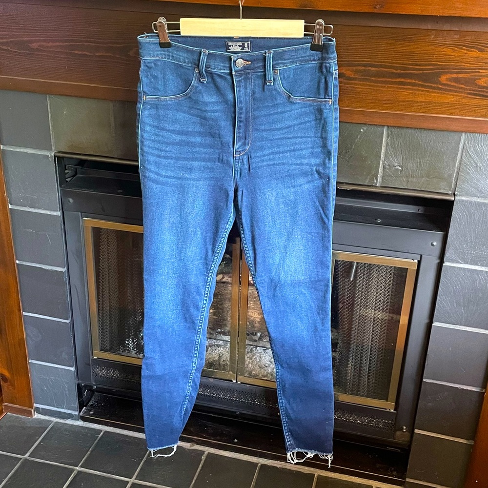 A&F Ultra High Rise Jean Leggings- Size 30/10R